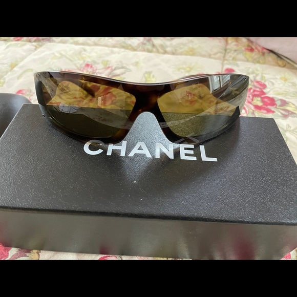 Chanel - Picture 4 of 6